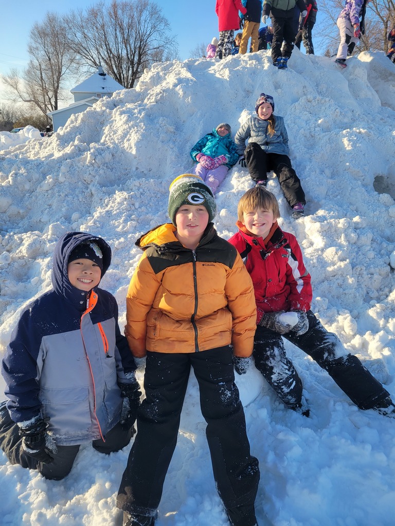 SCC 5th Graders playing in the snow