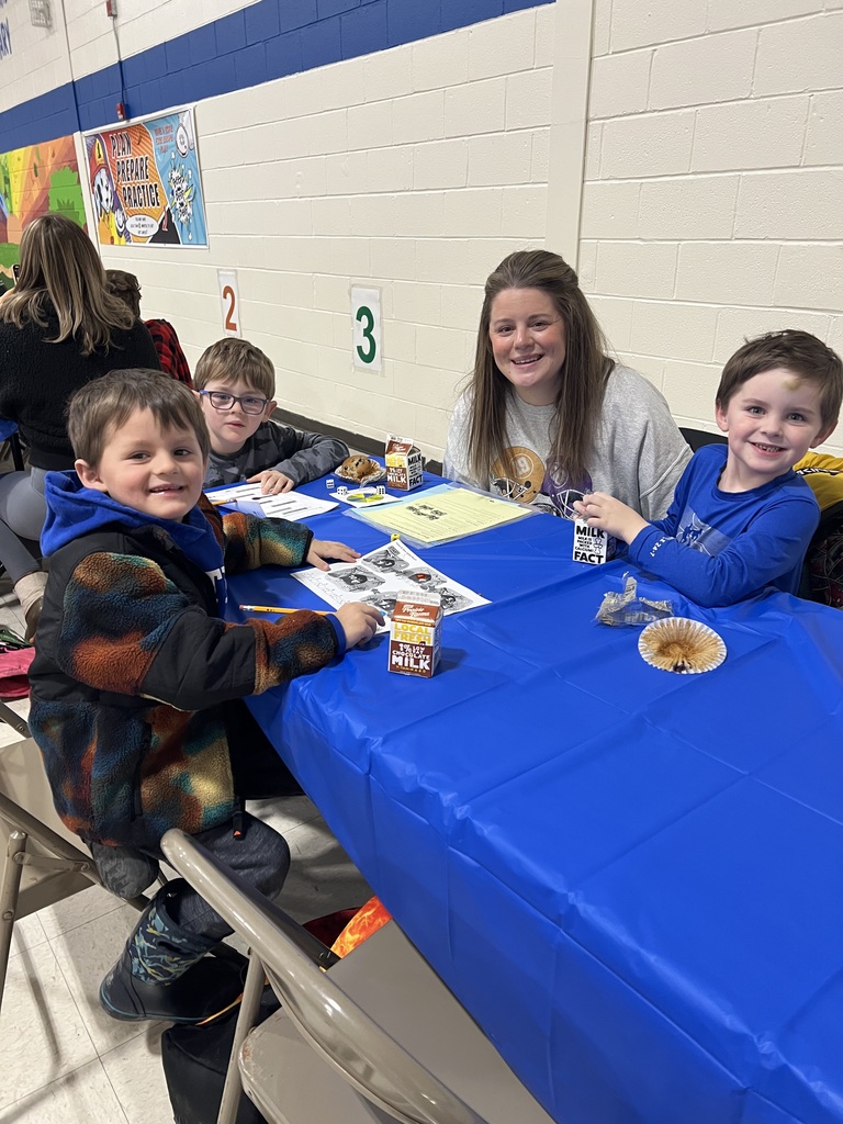 Math & Muffins - Elementary students and their families enjoyed the morning practicing math while enjoying muffins!