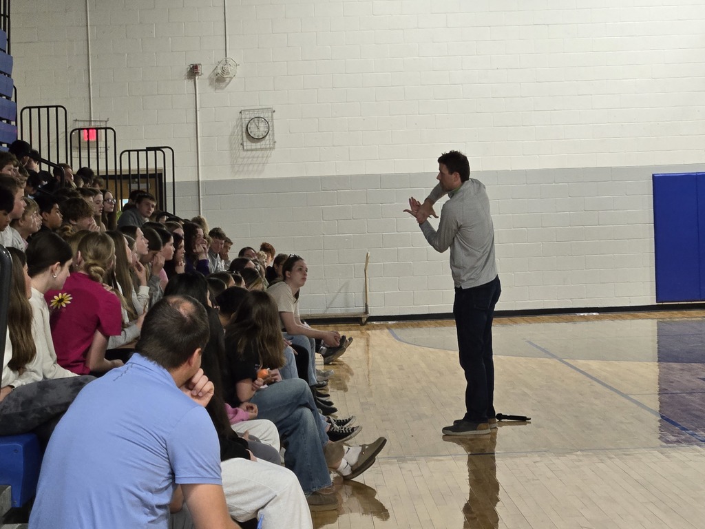 Cody Matz talks weather with SCC 7th graders
