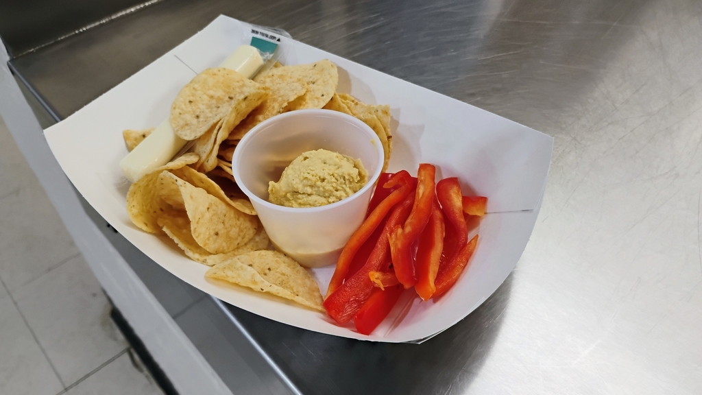 Hummus & peppers at the ES