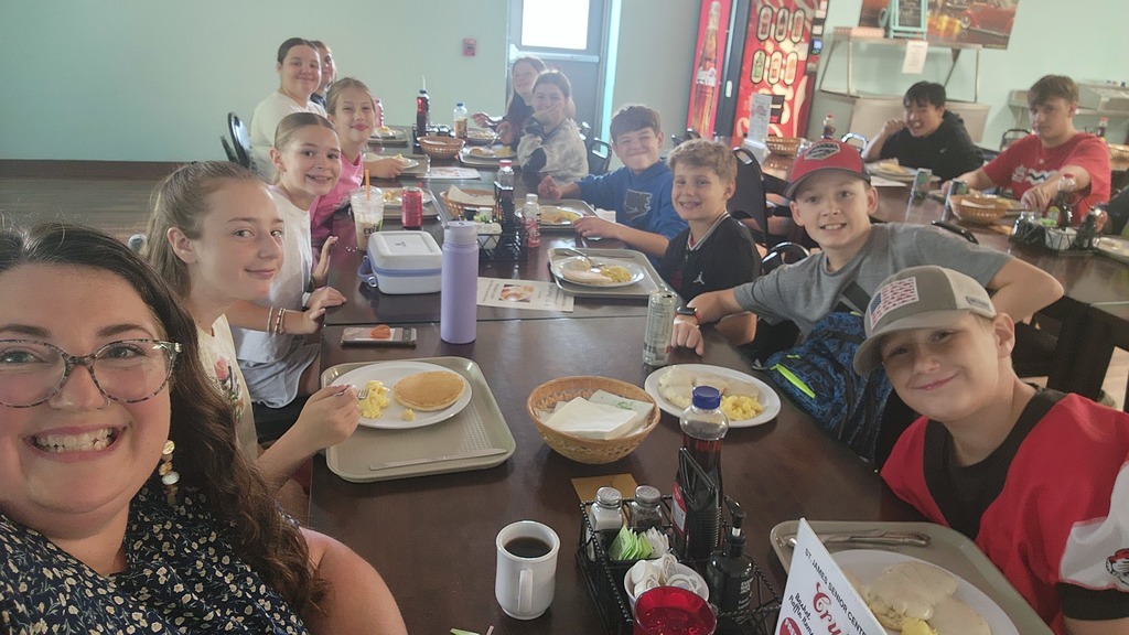 Mission Monday: Teen Leadership distributes during Commodity Day!