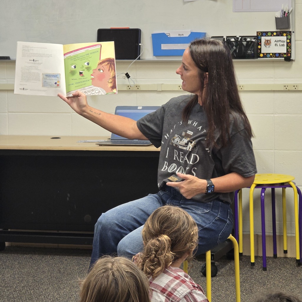 5th grade students learn about digital citizenship with Mrs. Hunter. 