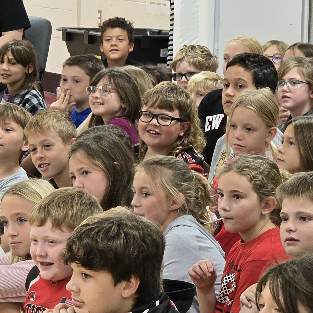 Medieval Club visits LWJE to help teach about the MIddle Ages to 4th grade students. 