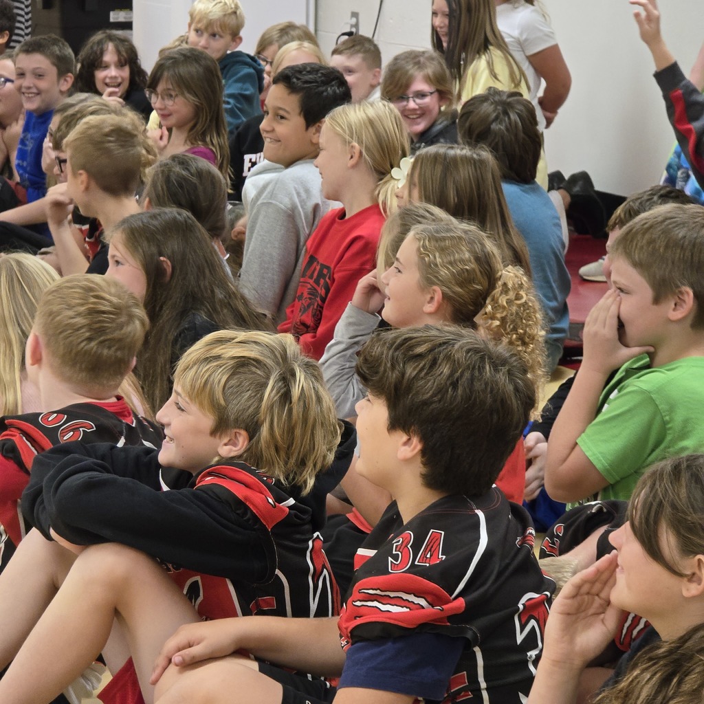 Medieval Club visits LWJE to help teach about the MIddle Ages to 4th grade students. 