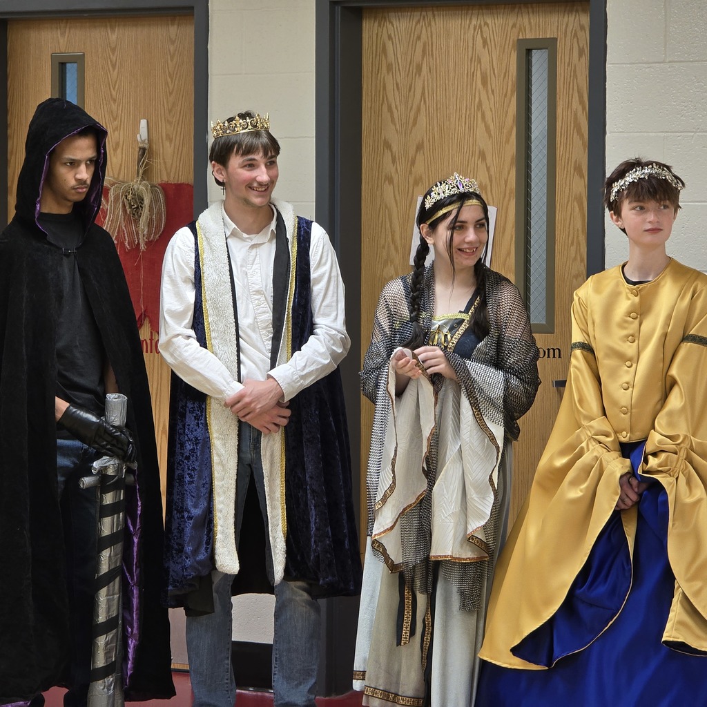 Medieval Club visits LWJE to help teach about the MIddle Ages to 4th grade students. 