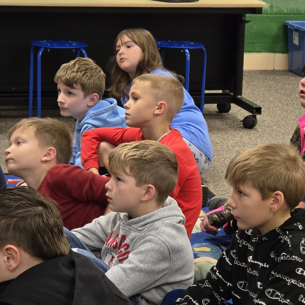 3rd grade students use Merge Cubes in the library to explore the human body for their science unit. 
