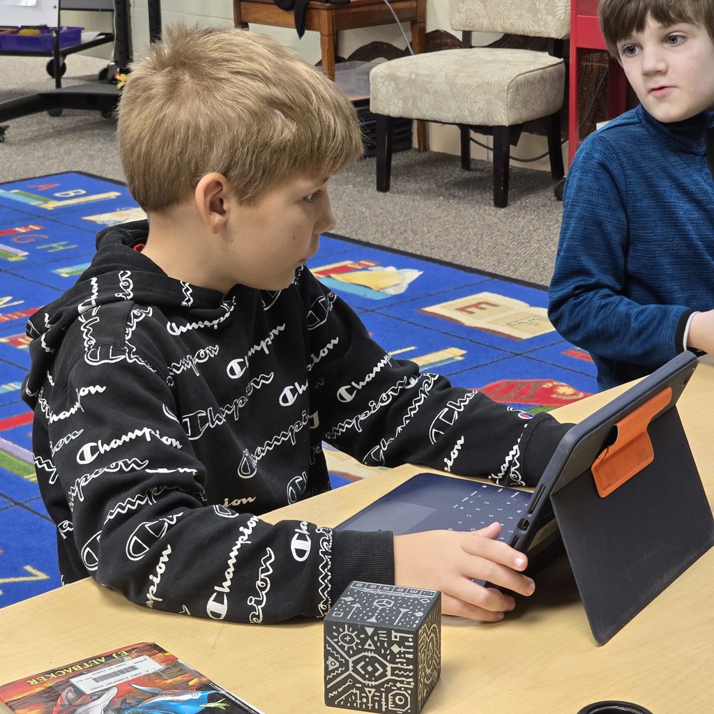 3rd grade students use Merge Cubes in the library to explore the human body for their science unit. 