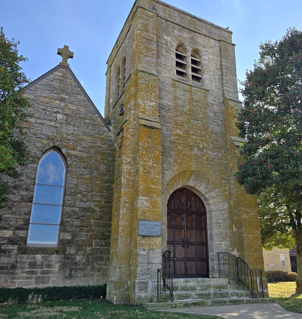 Photography students study architecture at Trinity Episcopal Church. 