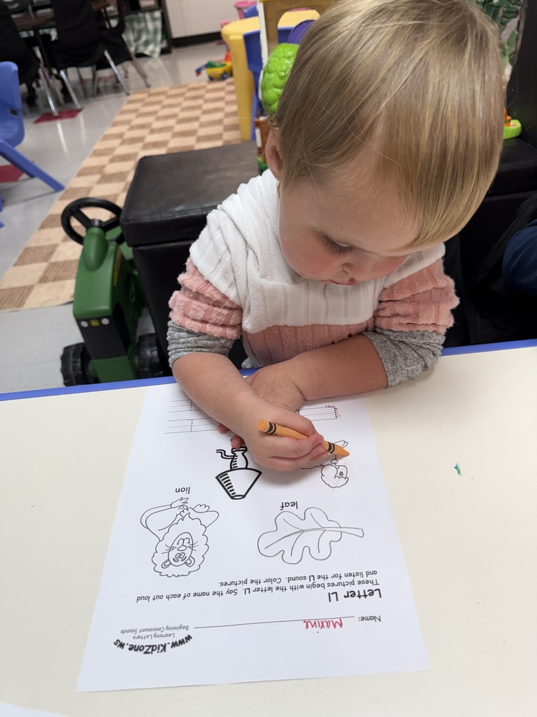 Tiger Tots learn how to write their names!