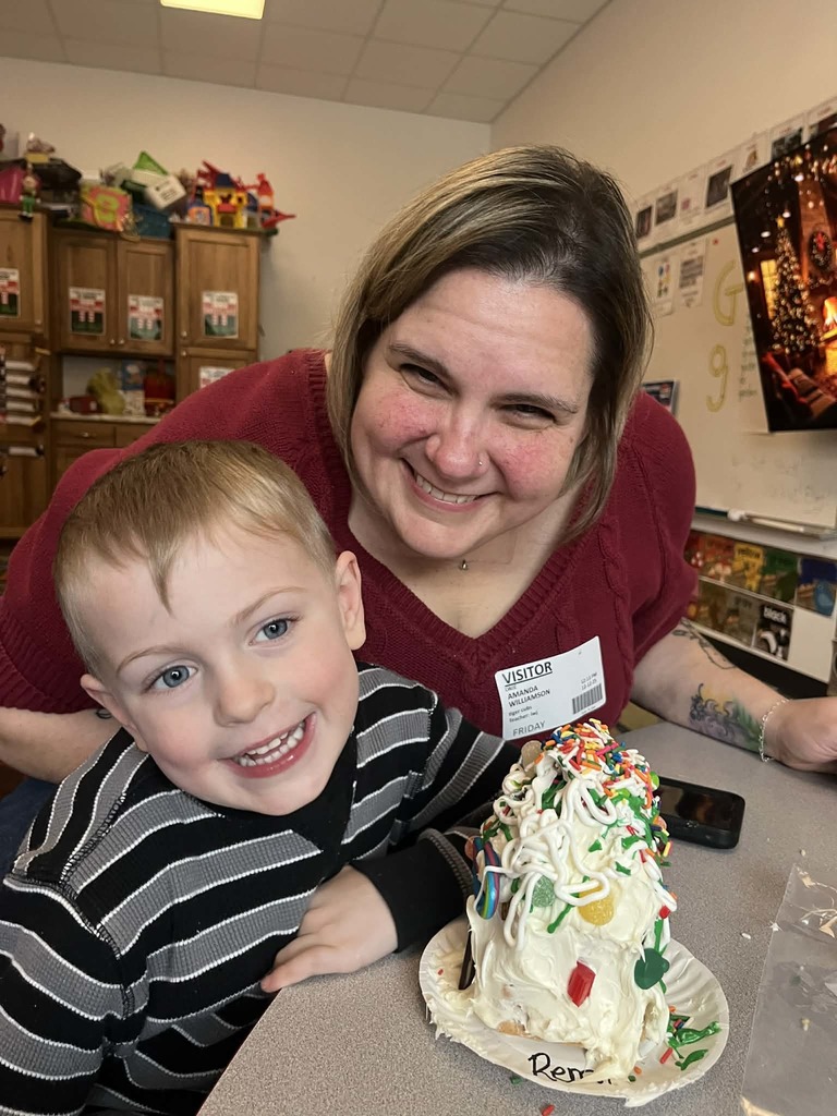 Tiger Cubs makes gingerbread houses!