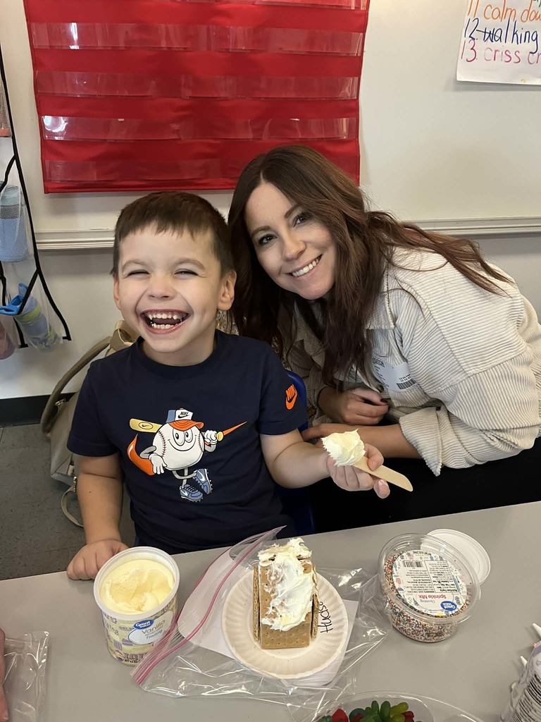 Tiger Cubs makes gingerbread houses!