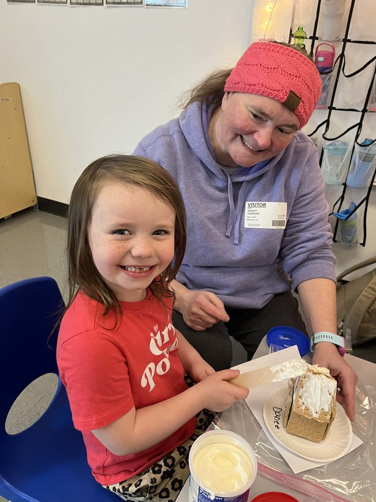 Tiger Cubs makes gingerbread houses!