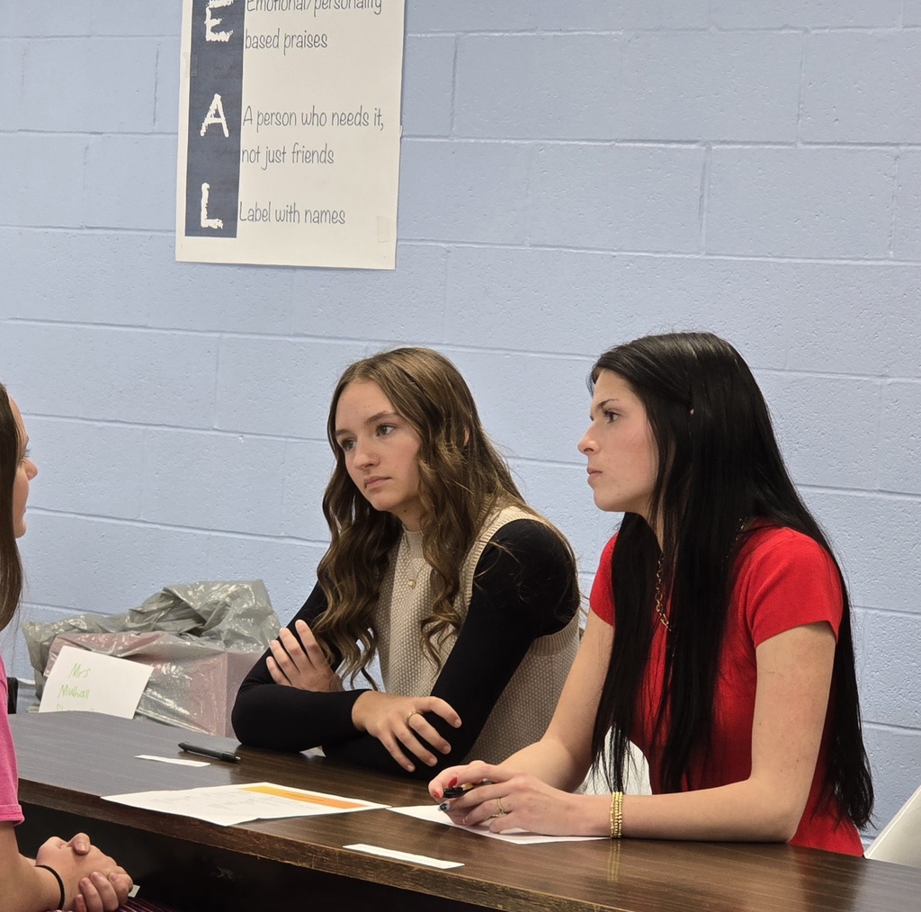 Middle school students work on interview skills with high school DECA and FBLA students!