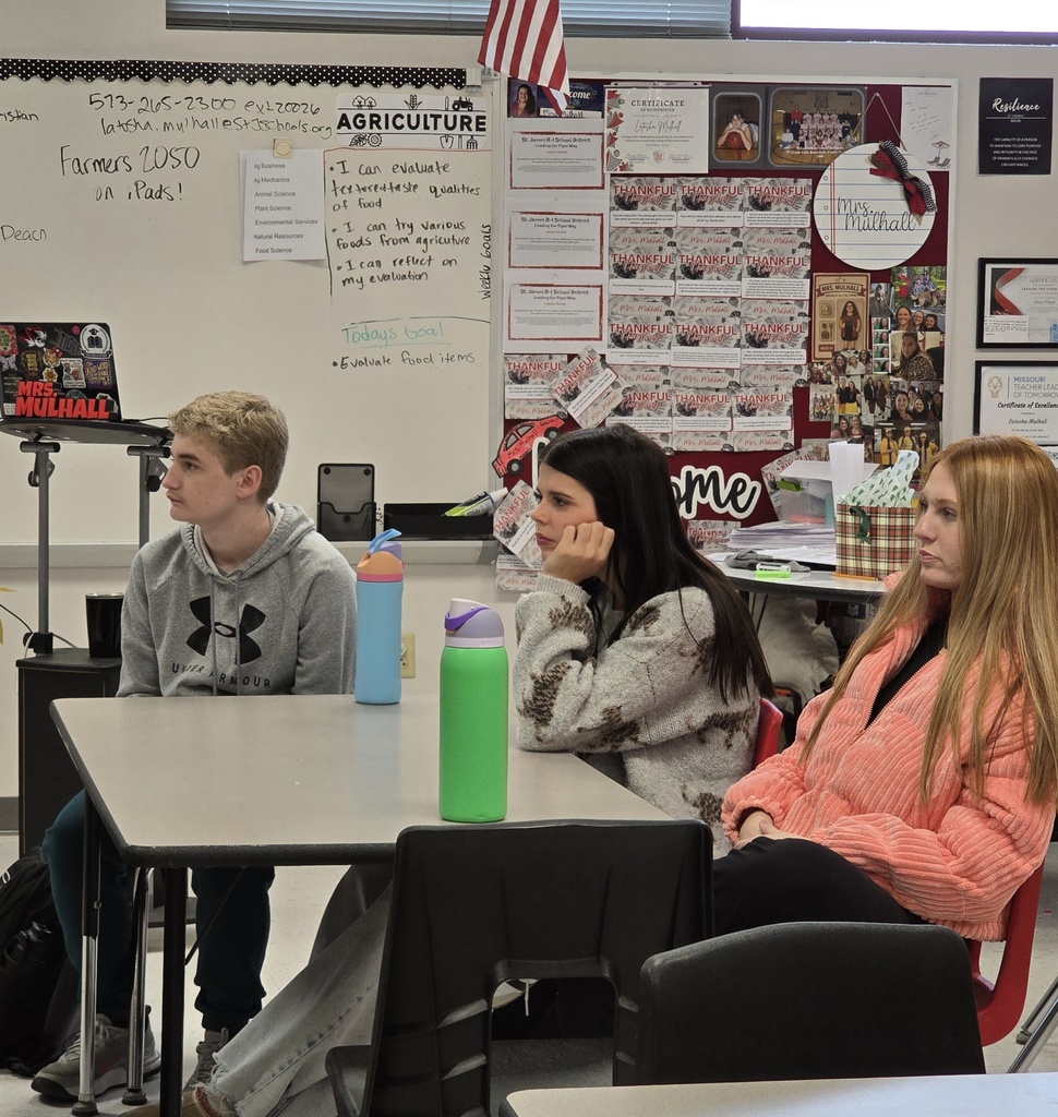 Middle school students work on interview skills with high school DECA and FBLA students!