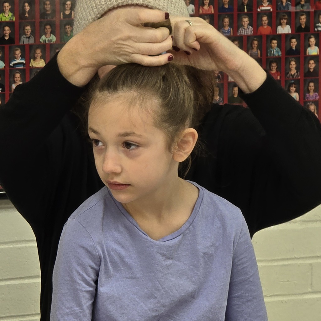 Jumpstart Tigers volunteers fix students hair before school! 