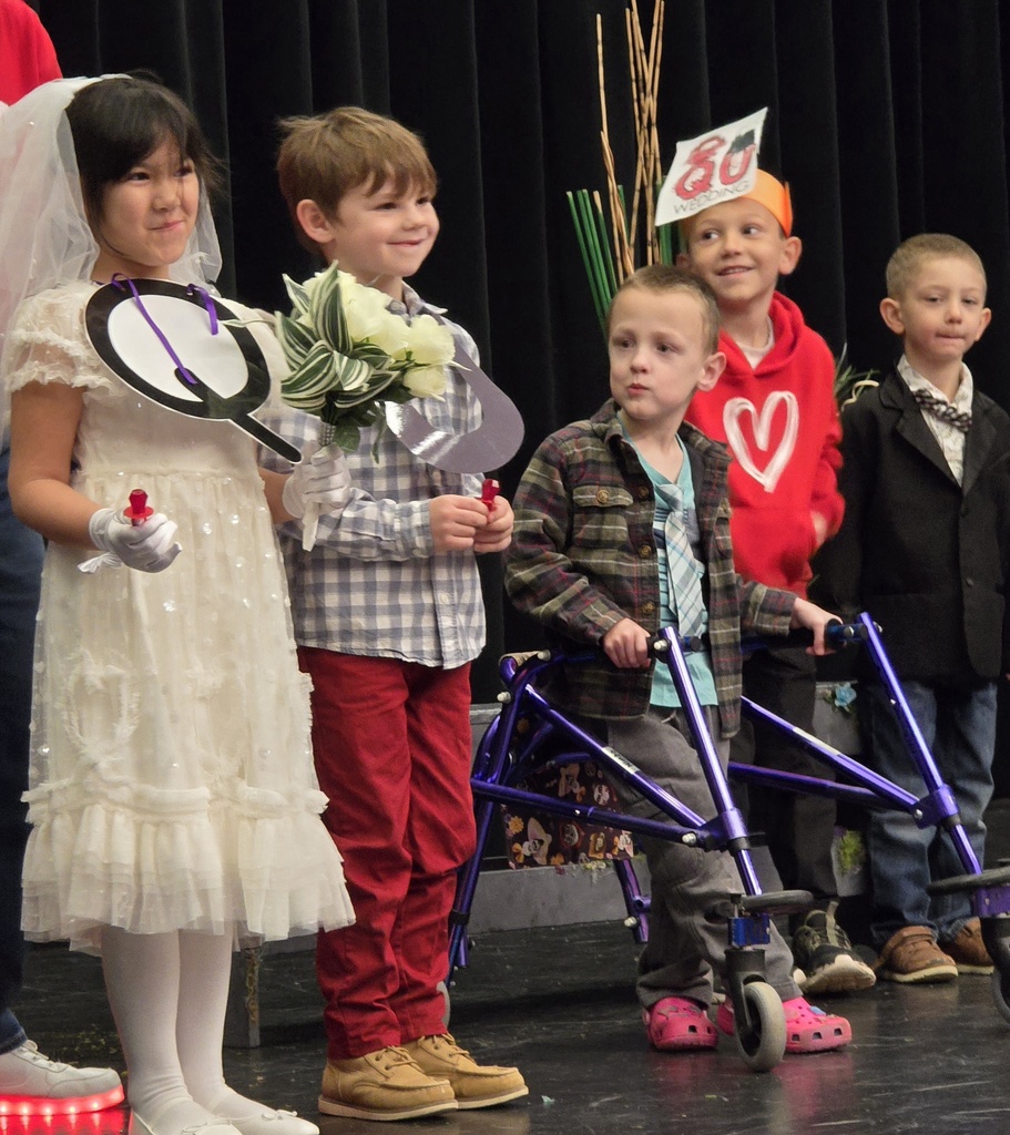 Q and U tie the knot to showcase how kindergarten has learned about digraphs! 