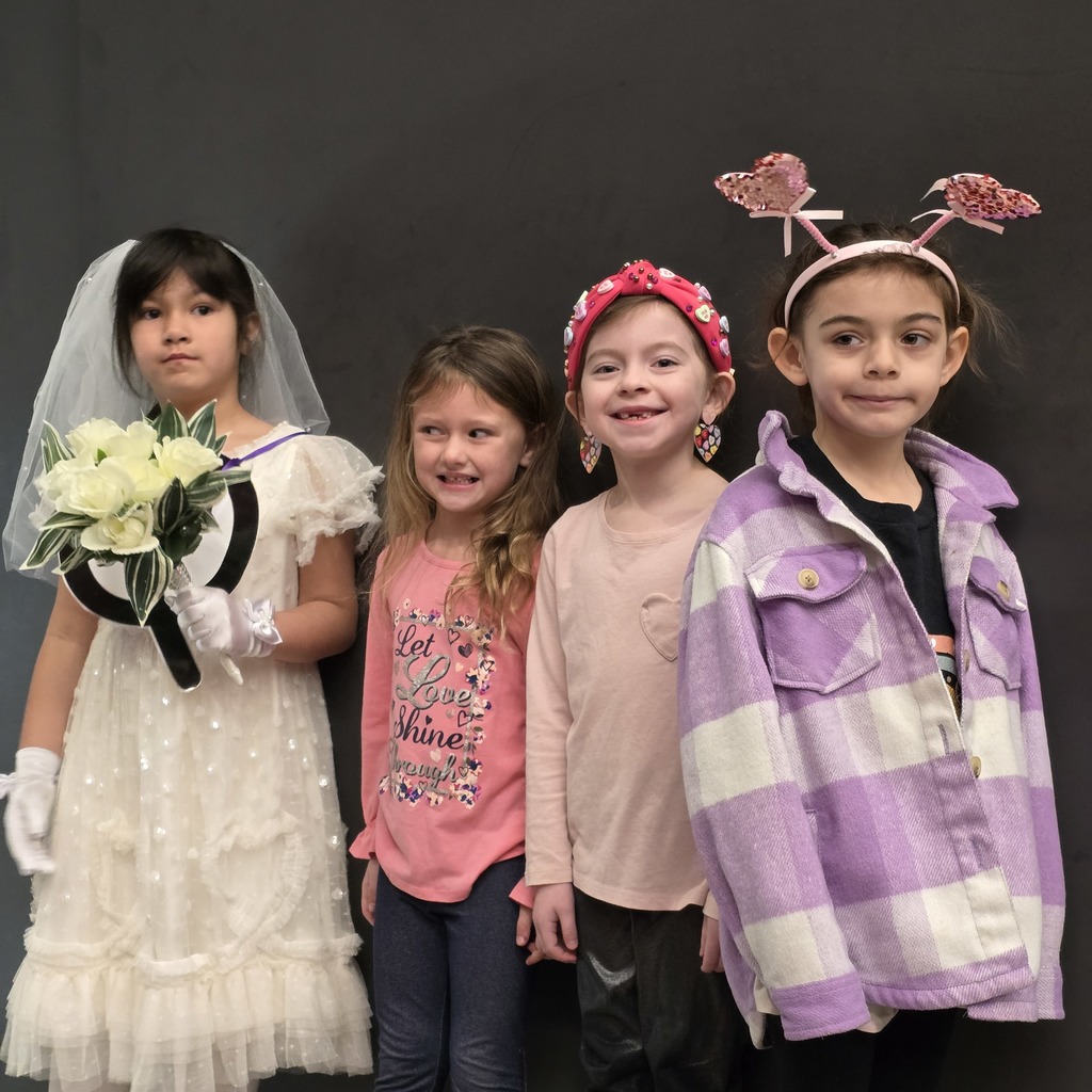 Q and U tie the knot to showcase how kindergarten has learned about digraphs! 