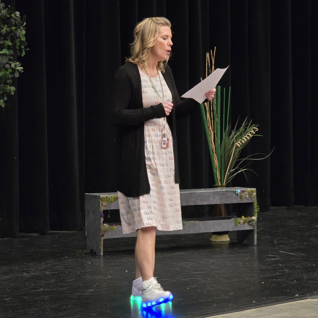 Q and U tie the knot to showcase how kindergarten has learned about digraphs! 