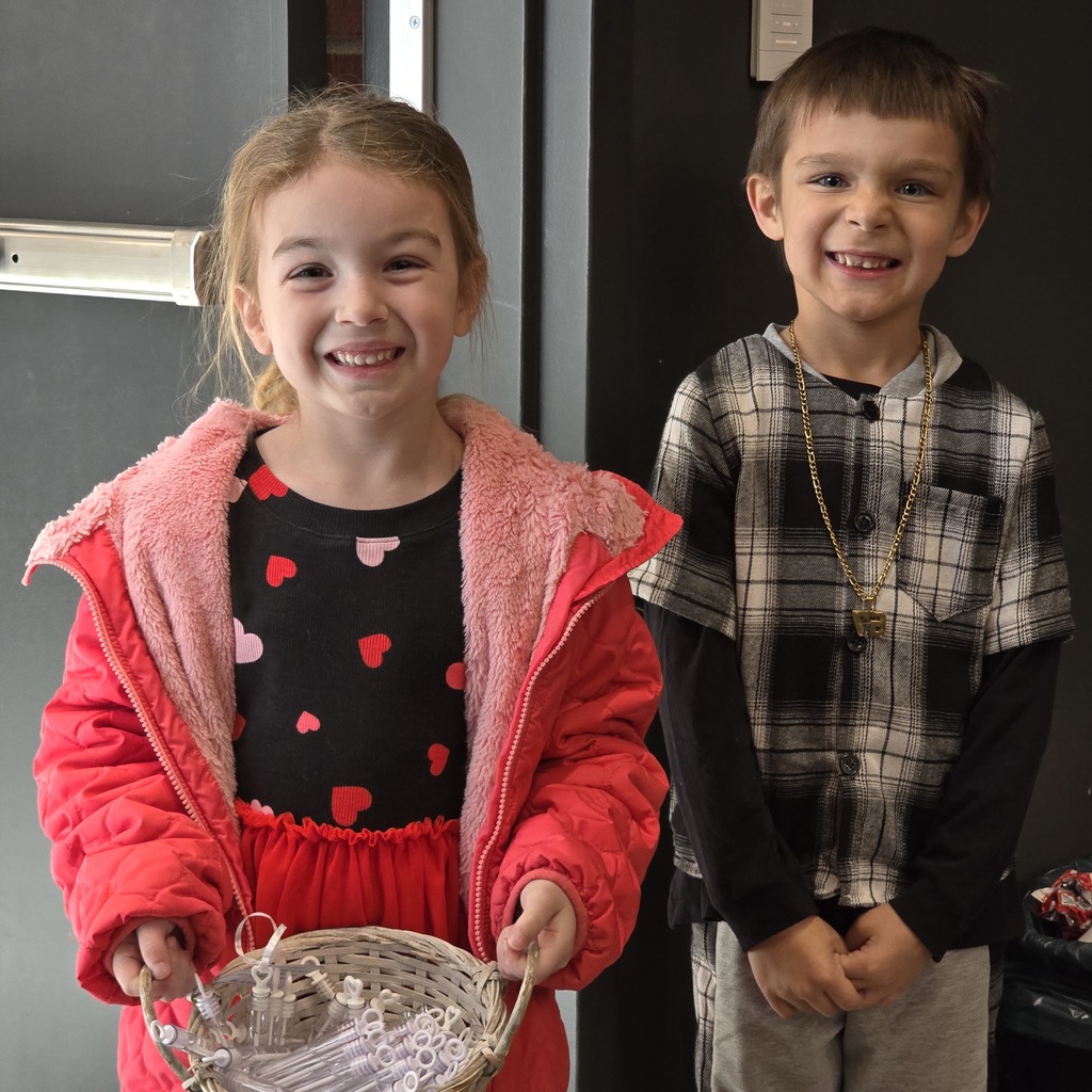 Q and U tie the knot to showcase how kindergarten has learned about digraphs! 