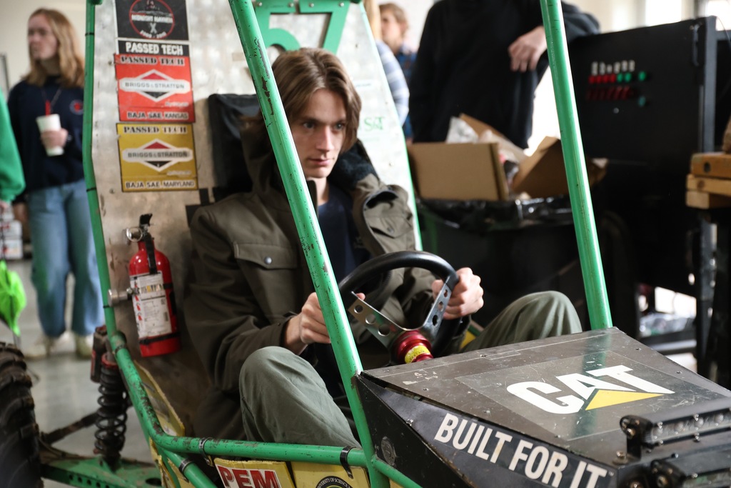 High school students attend Missouri S$T tour day. 