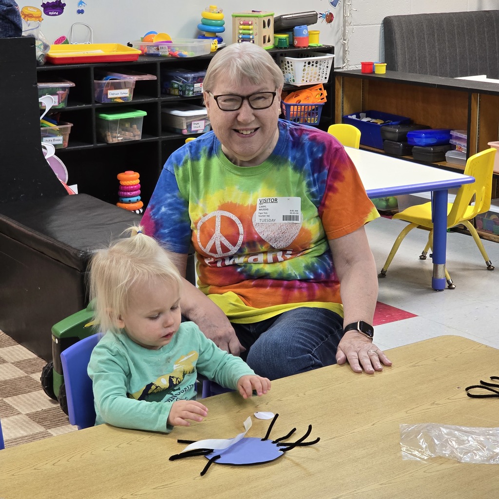 Kiwanis visits Tiger Tots for Read Across America!
