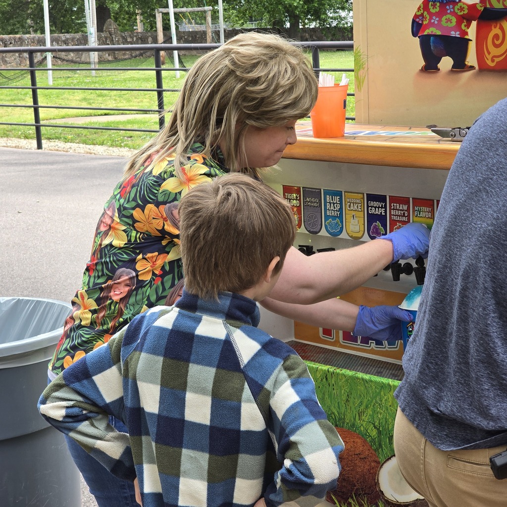 Kona Ice visits the elementary.