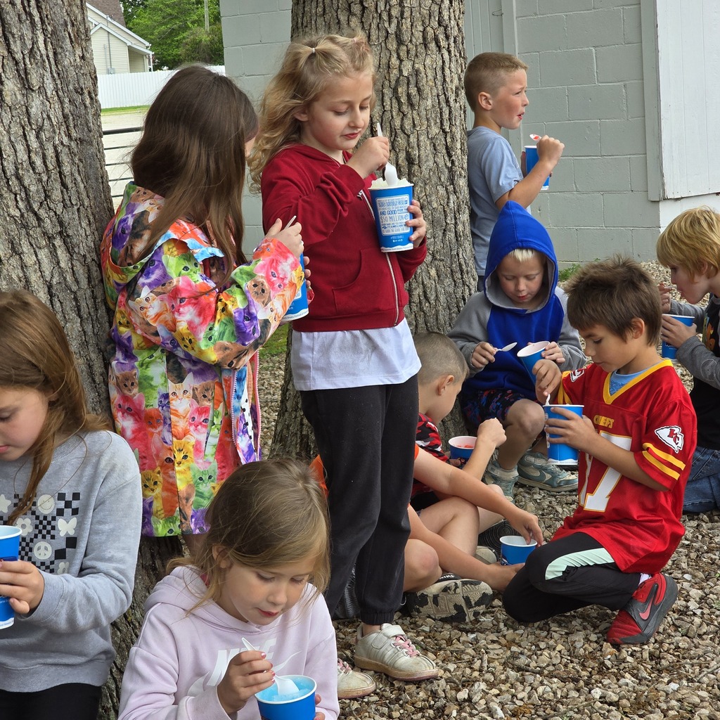 Kona Ice visits the elementary.