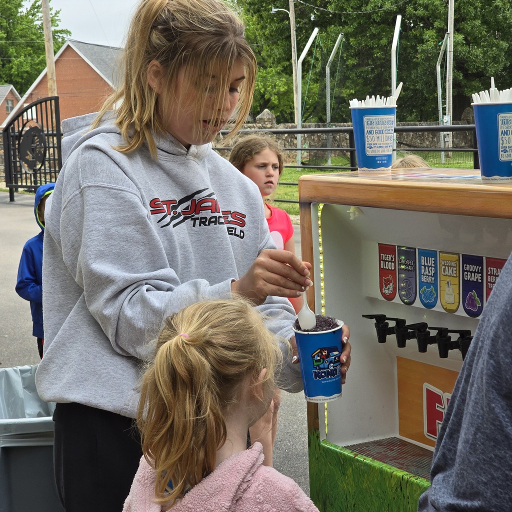 Kona Ice visits the elementary.