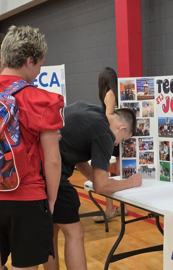 Students signing up for clubs