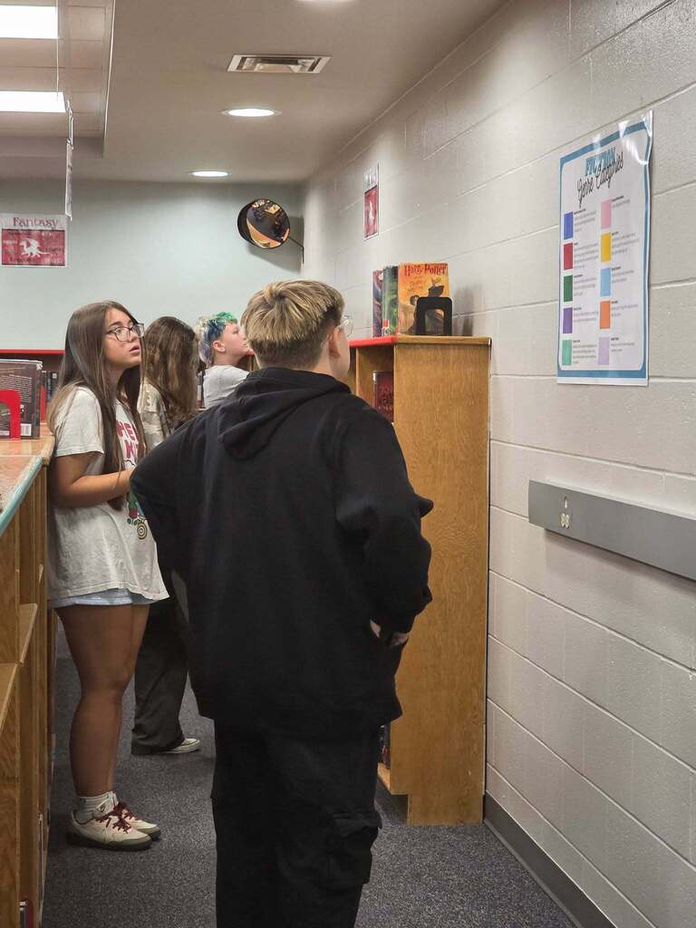 Students visit the library. 