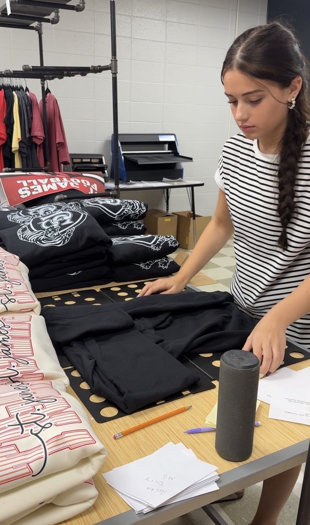Tiger Express Apparel staff work on new storefront location. 