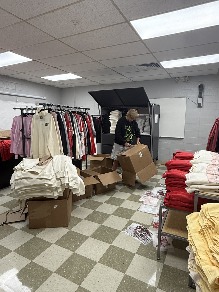 Tiger Express Apparel staff work on new storefront location. 