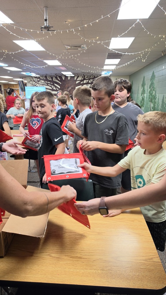 LWJE Beta students created Welcome Bags for new students who start at their school throughout the year.