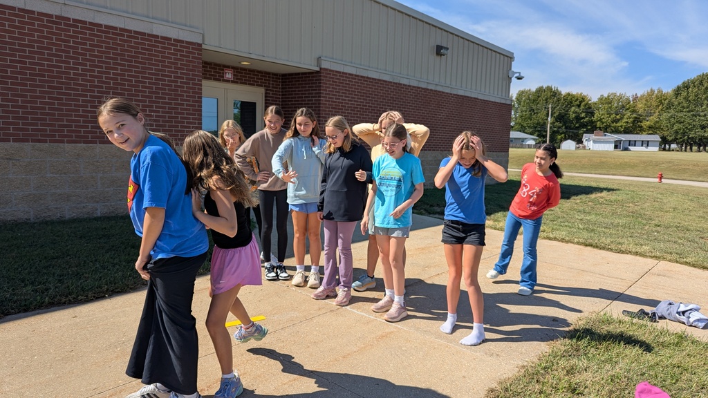 ROX students participate in a teamwork challenge!