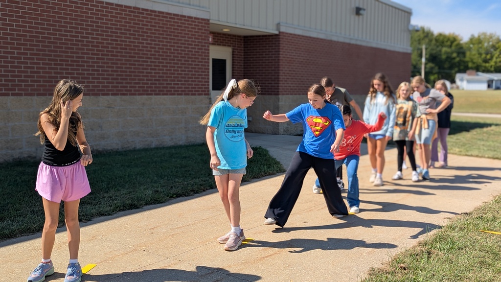 ROX students participate in a teamwork challenge!