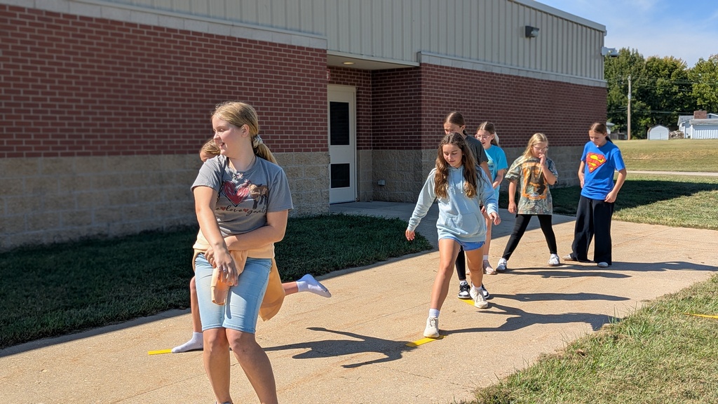 ROX students participate in a teamwork challenge!