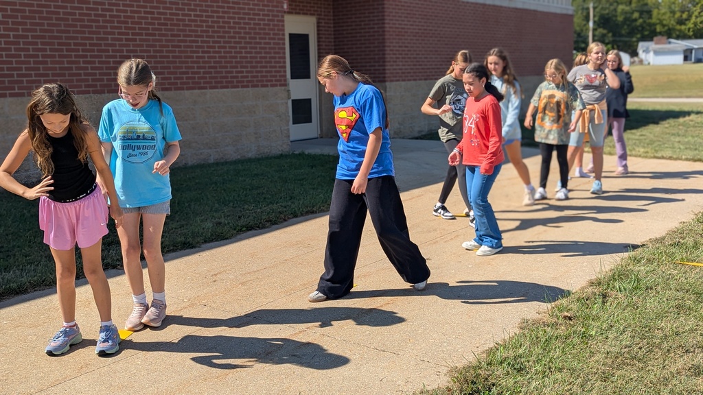 ROX students participate in a teamwork challenge!