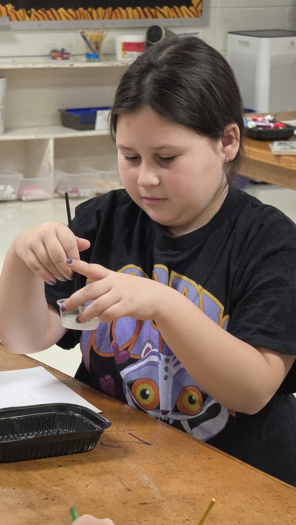 LWJE artists use "invisible" ink to create fall paintings.
