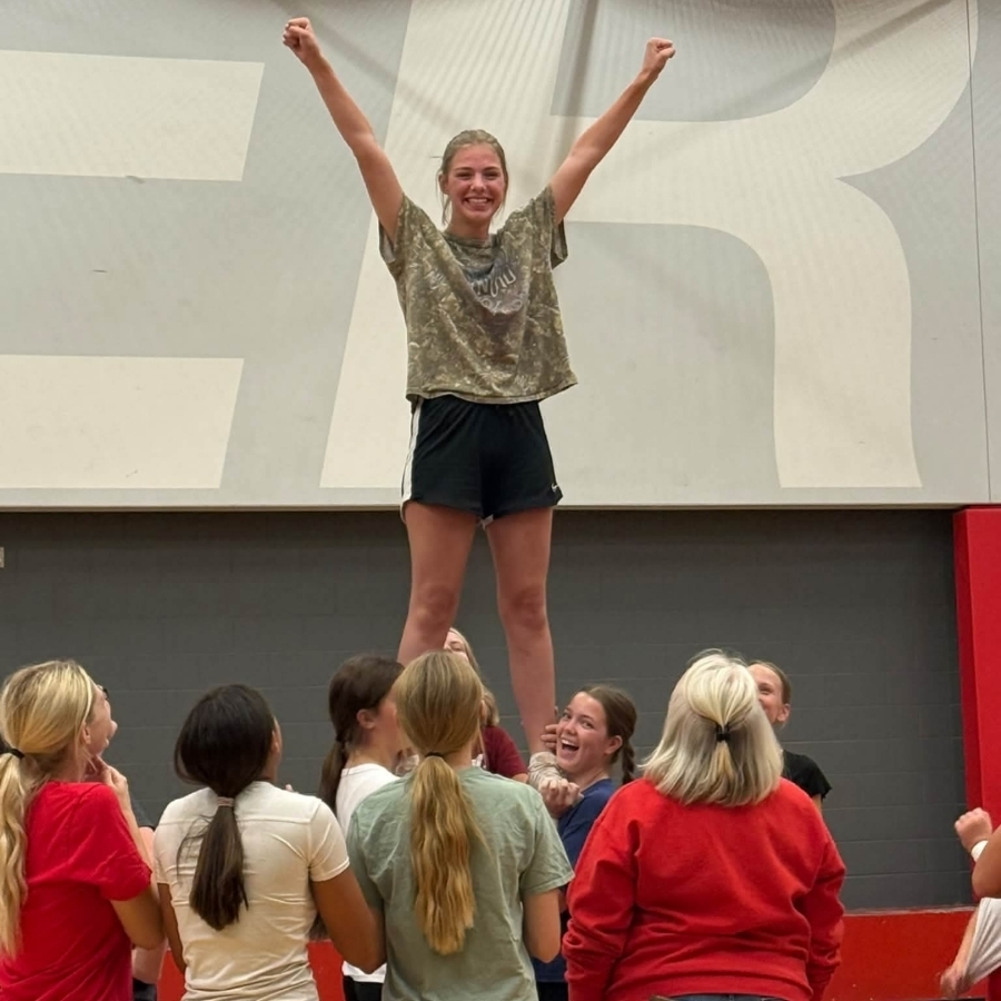 Weekly Highlights: Varsity Cheerleading