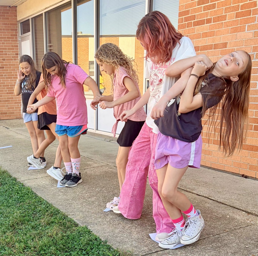Elementary ROX students participate in a teamwork challenge!