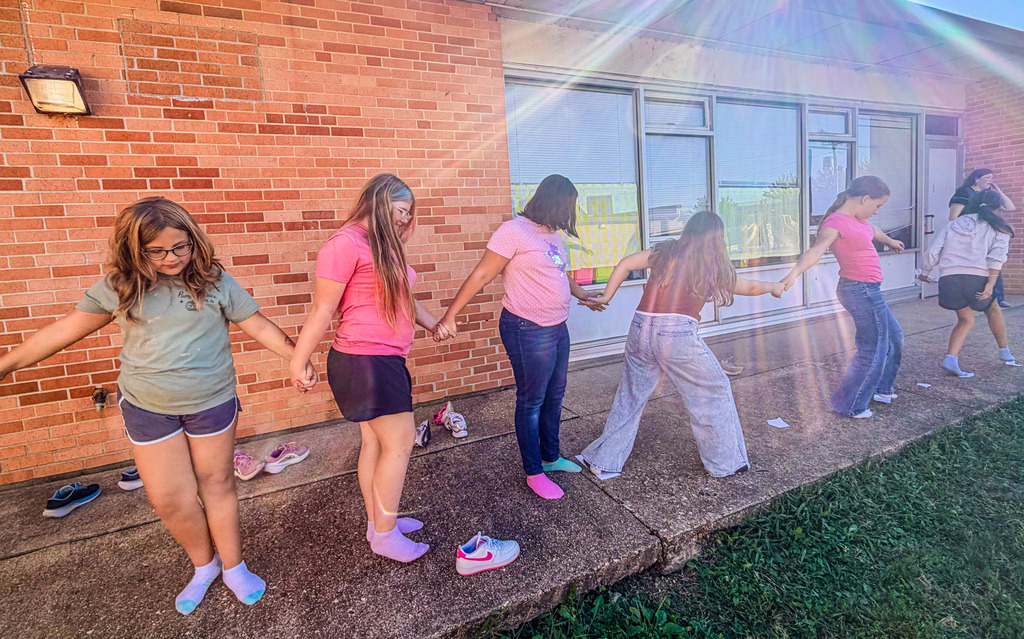 Elementary ROX students participate in a teamwork challenge!