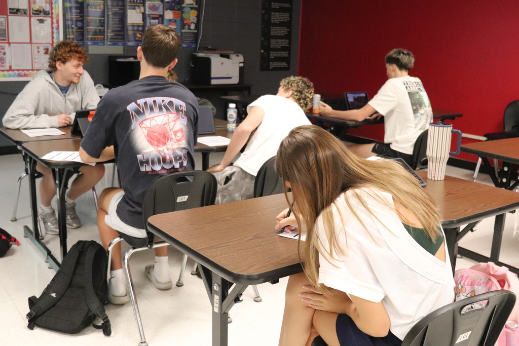 Business Tech students working on resumes.