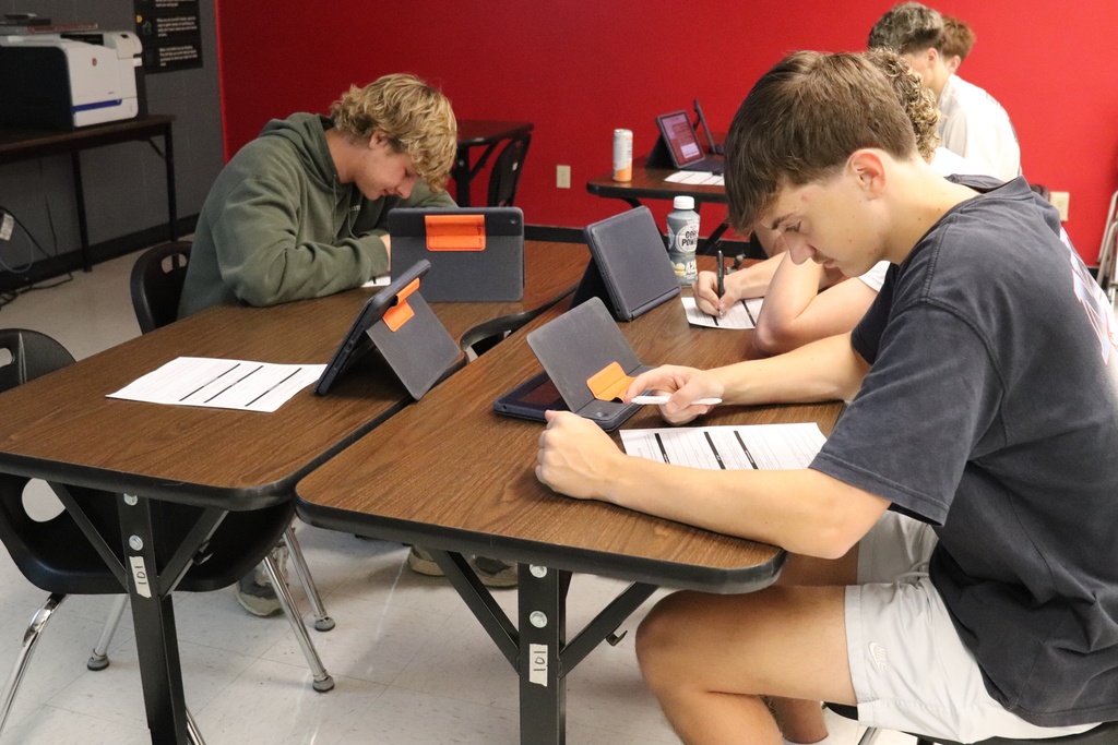 Business Tech students working on resumes.