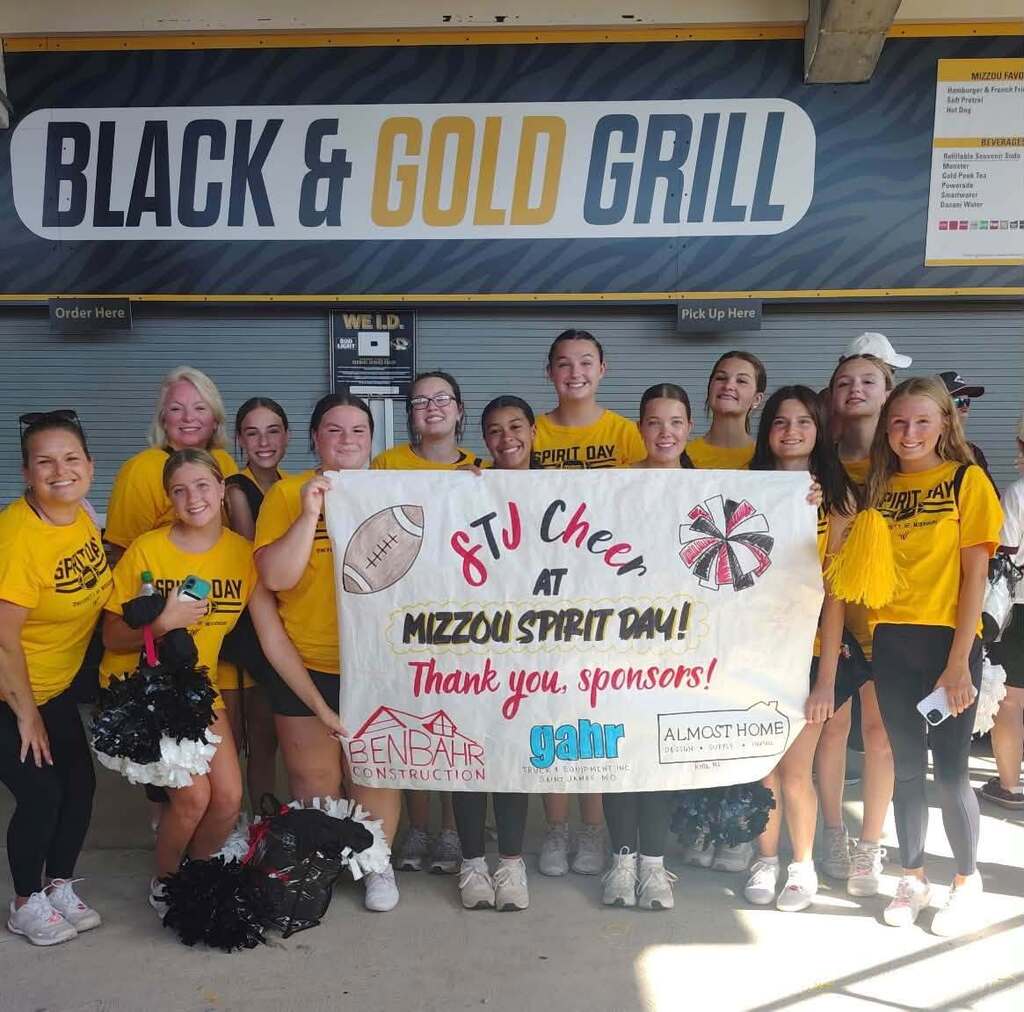 STJ Cheerleaders attend Mizzou Spirit Day!