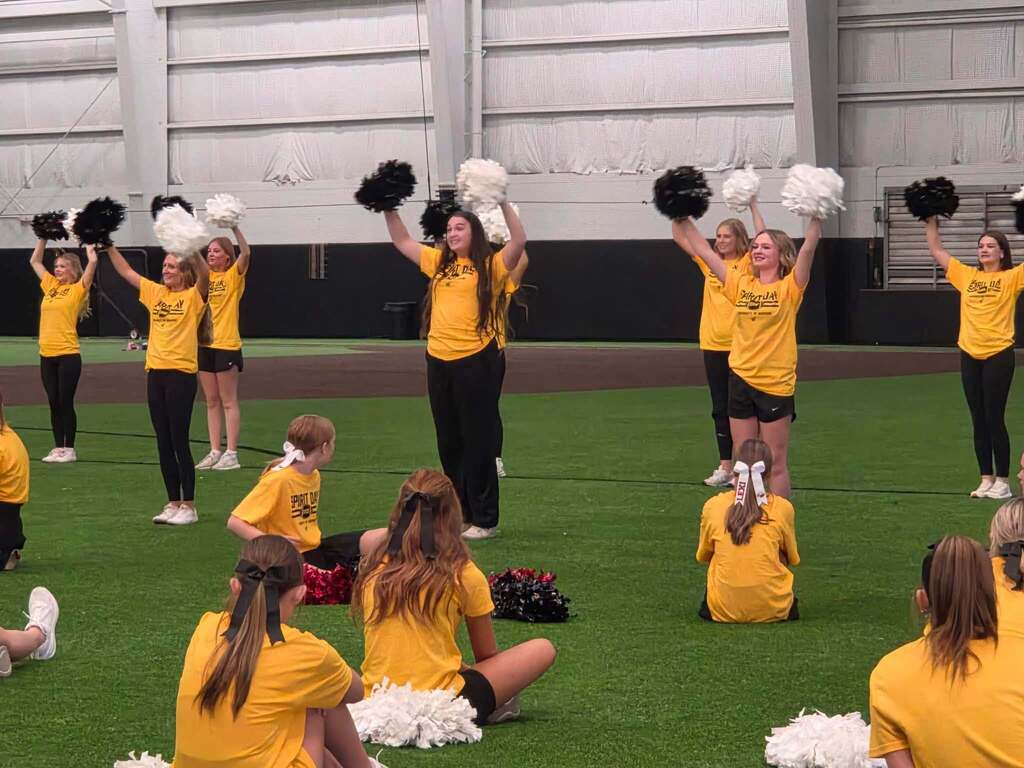 STJ Cheerleaders attend Mizzou Spirit Day!