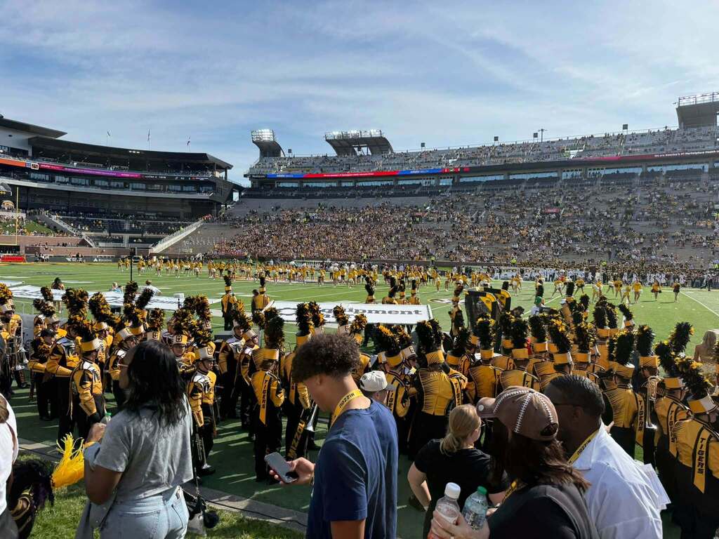 STJ Cheerleaders attend Mizzou Spirit Day!