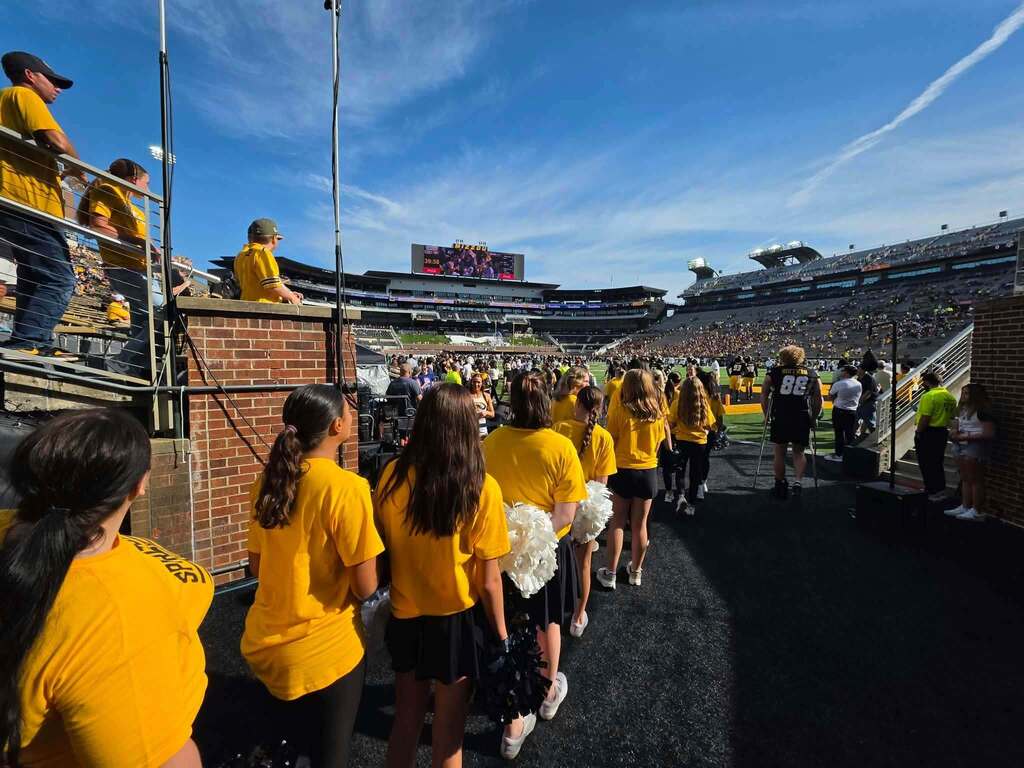 STJ Cheerleaders attend Mizzou Spirit Day!