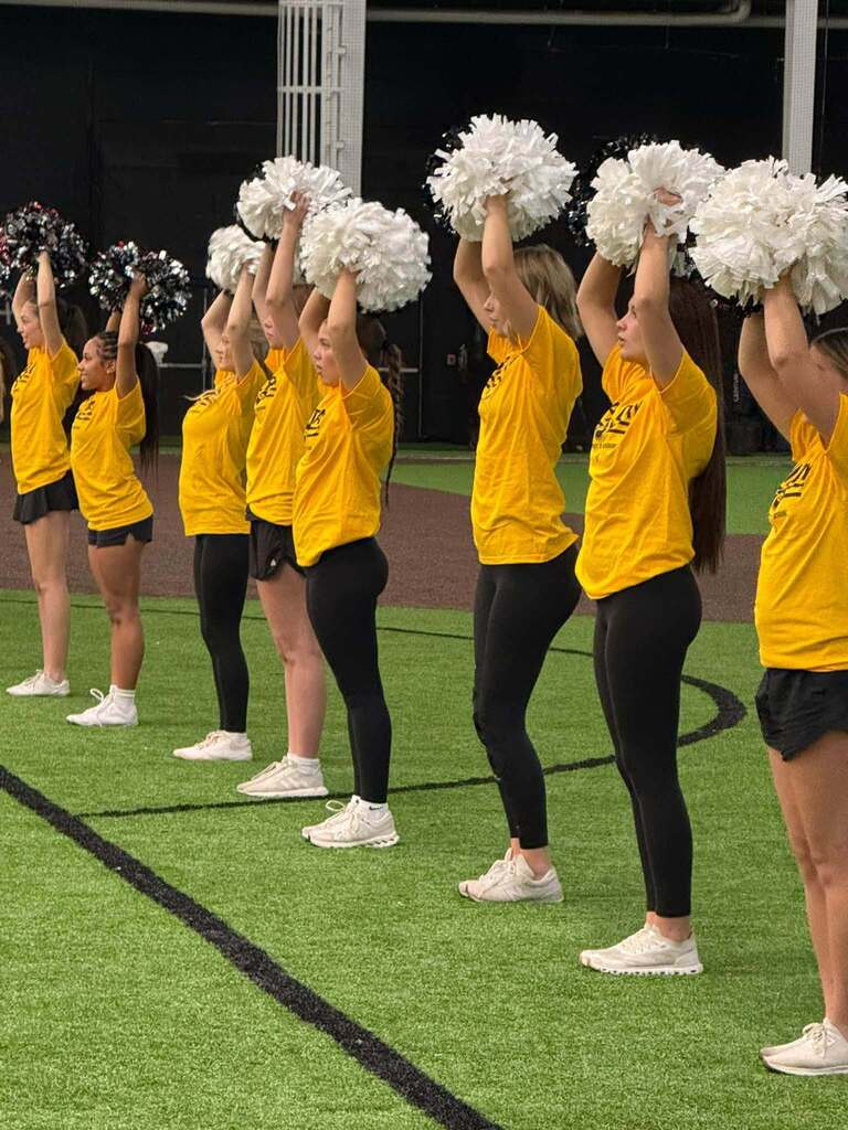 STJ Cheerleaders attend Mizzou Spirit Day!