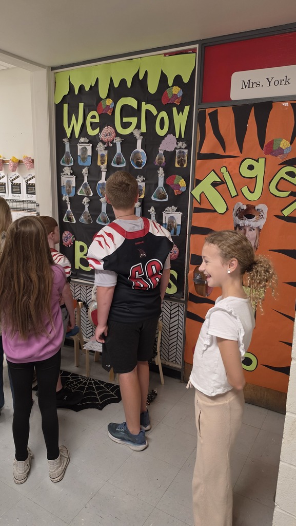 LWJE Student Council members judge Halloween doors!