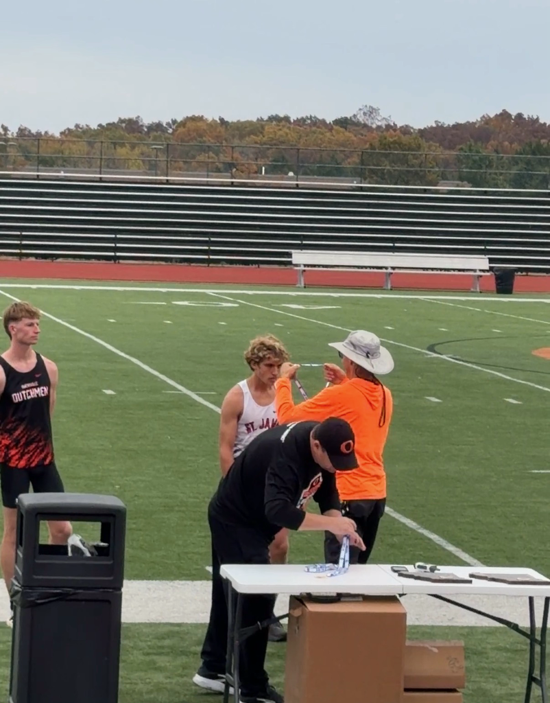 Cross Country qualifies for State!